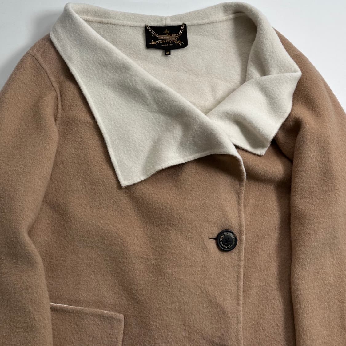 비비안 웨스트우드 울 베이지 코트 상품이미지2