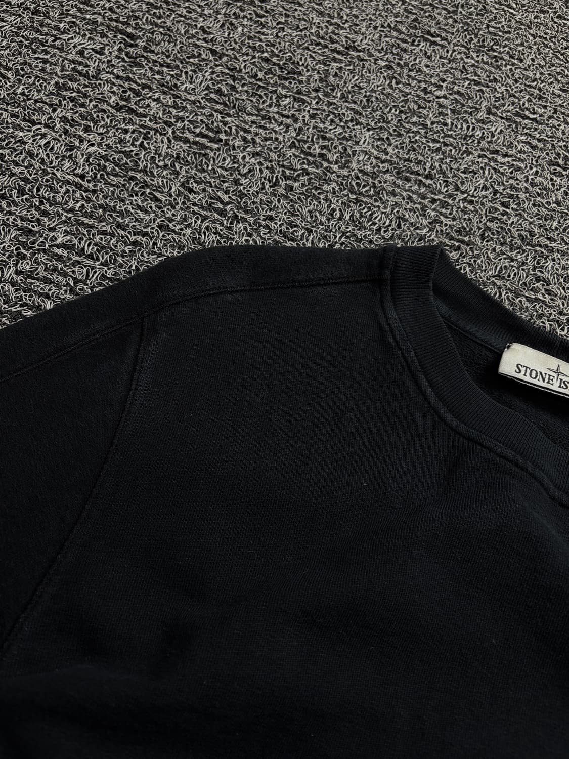 스톤아일랜드 와펜 블랙 가먼트 다이드 스웻 셔츠 1847 상품이미지4