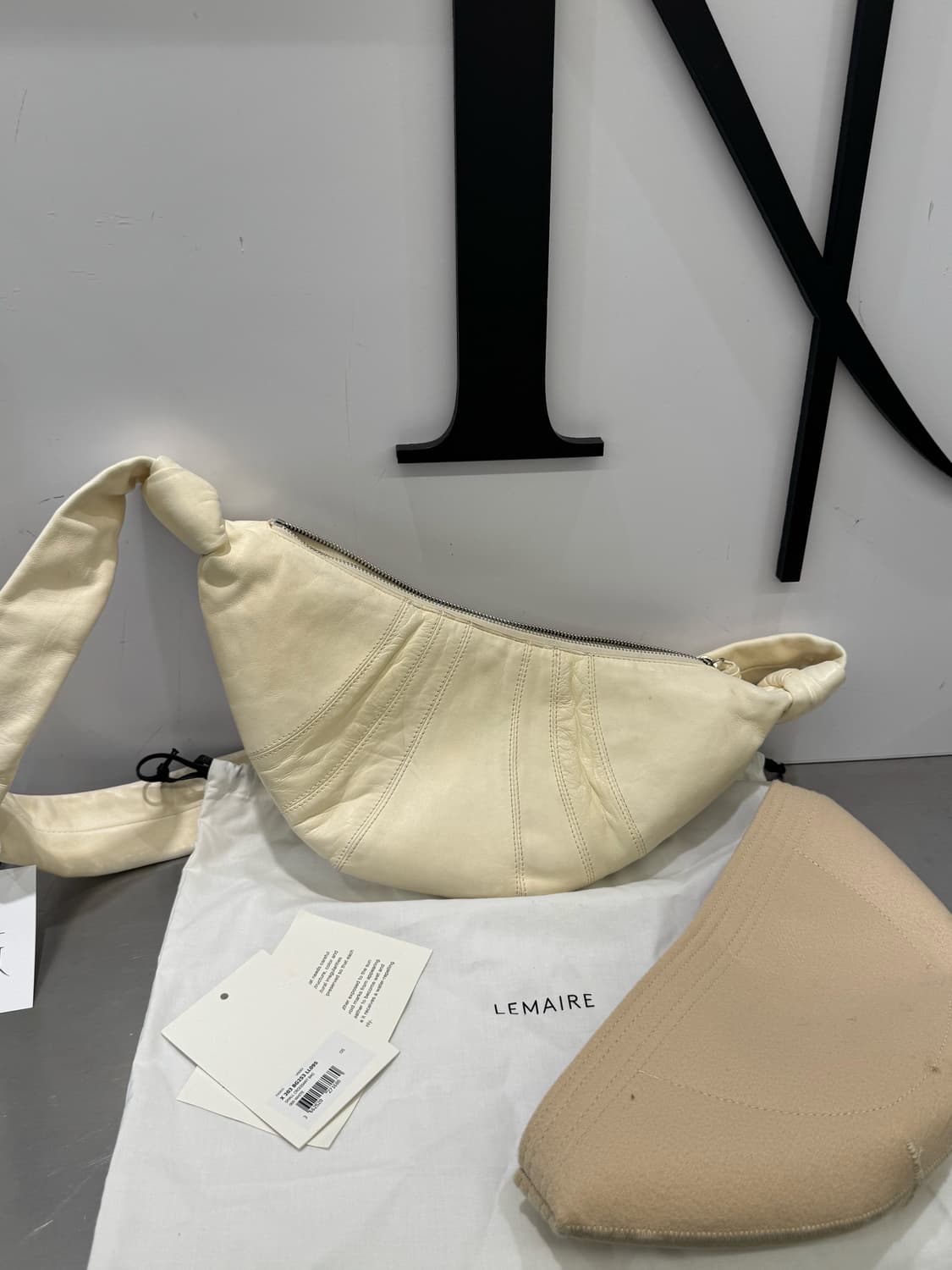 르메르 크로아상백 아이보리 스몰 상품이미지3