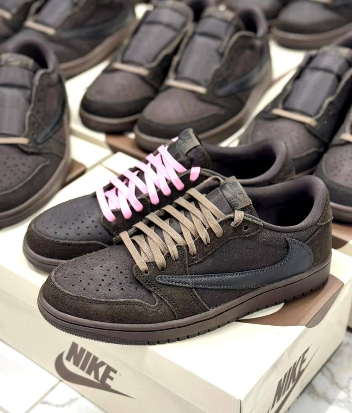 [265]트래비스 스캇 x 조던1 로우 벨벳 브라운 상품이미지1