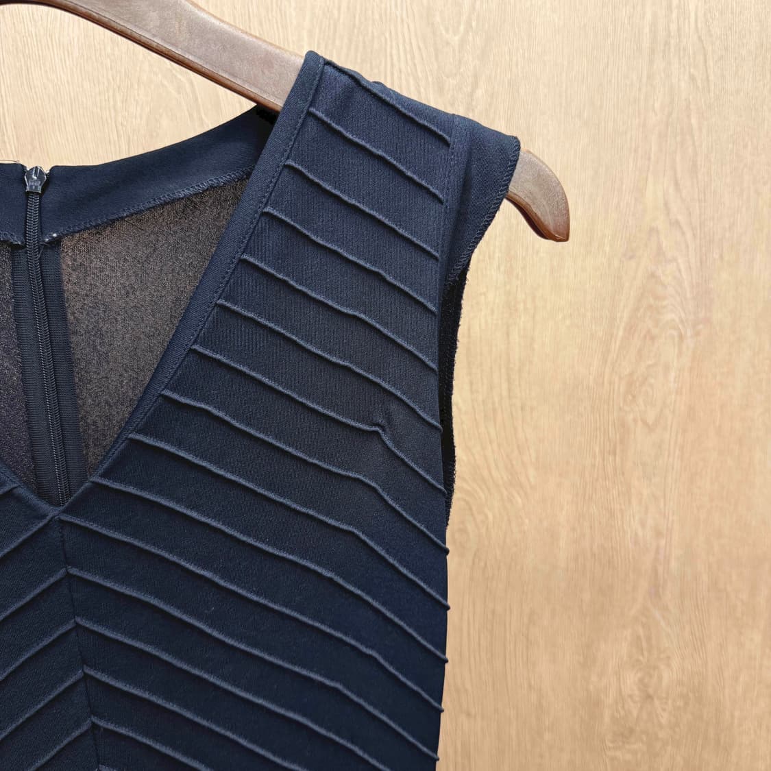 막스마라 스포트막스 슬리브리스 미디 원피스 플리츠 디테일 브랙 상품이미지6