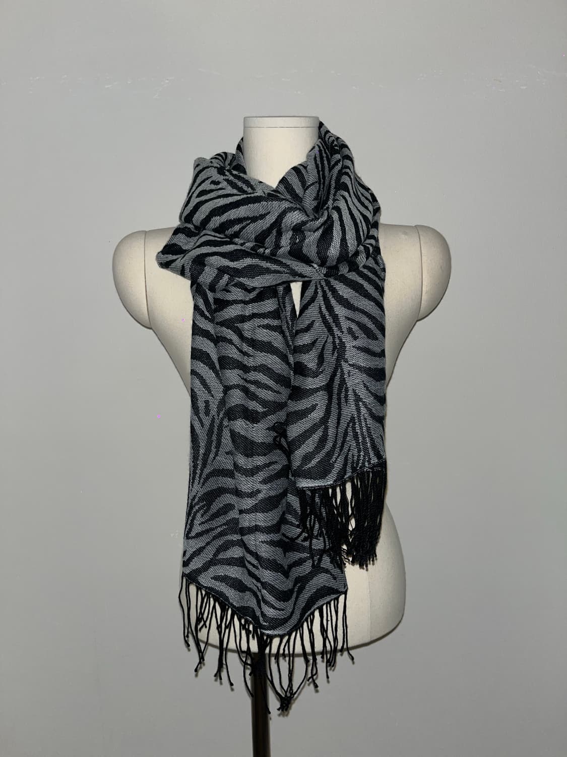 Zebra Black and White Scarf 상품이미지1