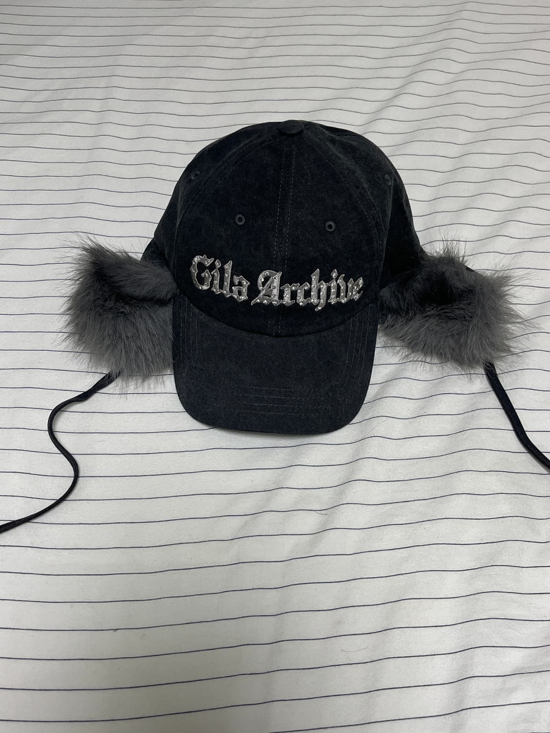 FAUX FUR HOTFIX LOGO EARFLAP CAP_CHARCOA 상품이미지5