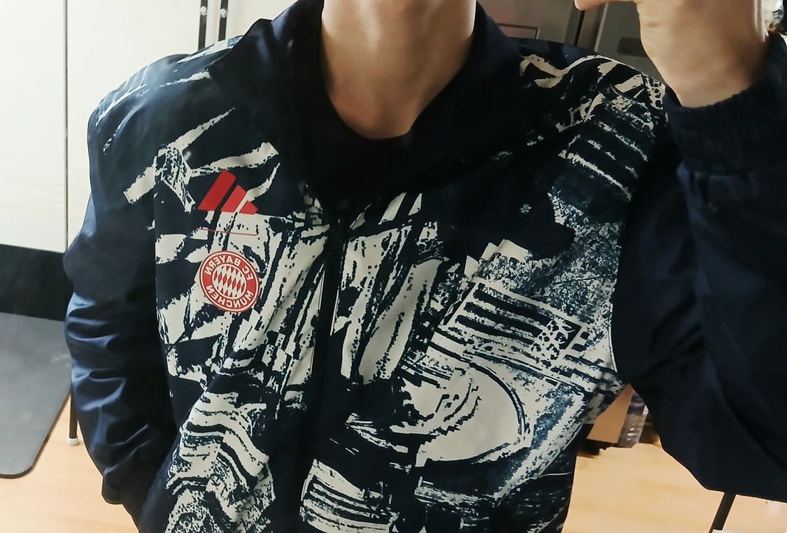 "아디다스 바이에른 뮌헨 양면 바람막이 L 급처 정가20만 네고가능 상품이미지1