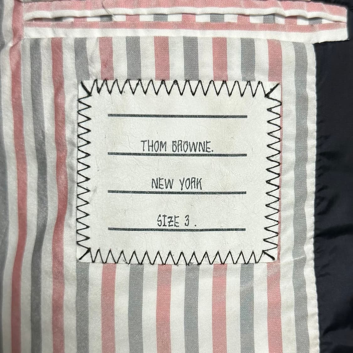 [S+급/3] 톰브라운 사선완장 매트 나일론 조끼패딩 네이비 상품이미지7