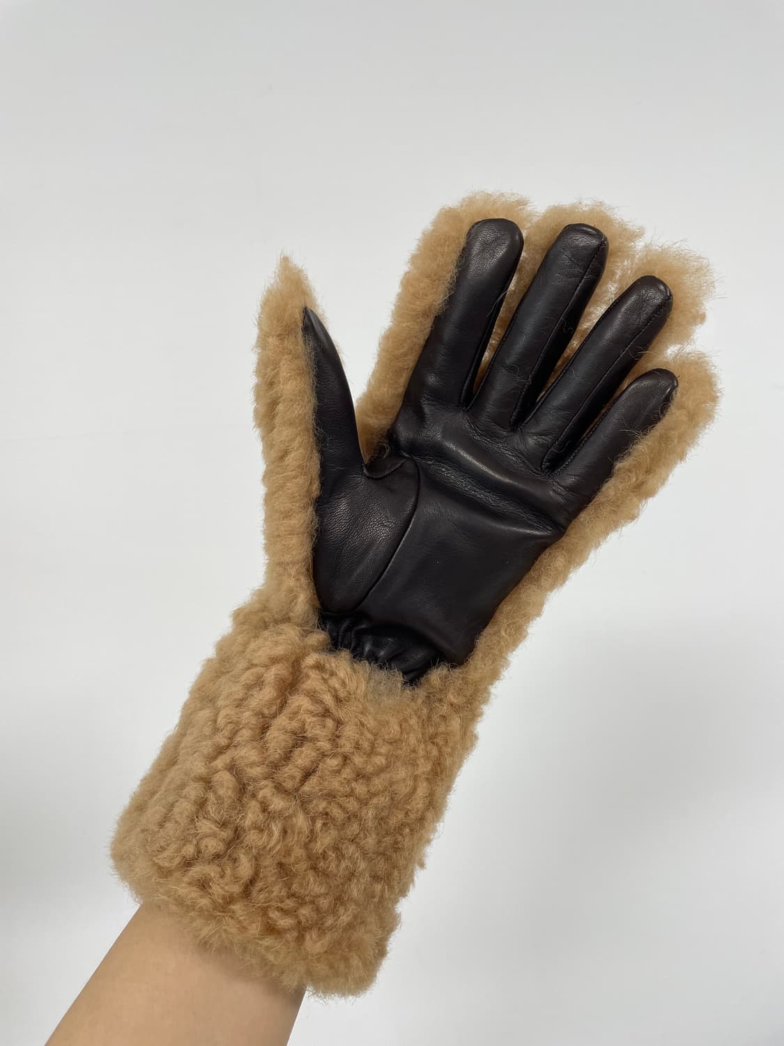 새상품 보테가 베네타 테디 시어링 레더 장갑 브라운 컬러 상품이미지7