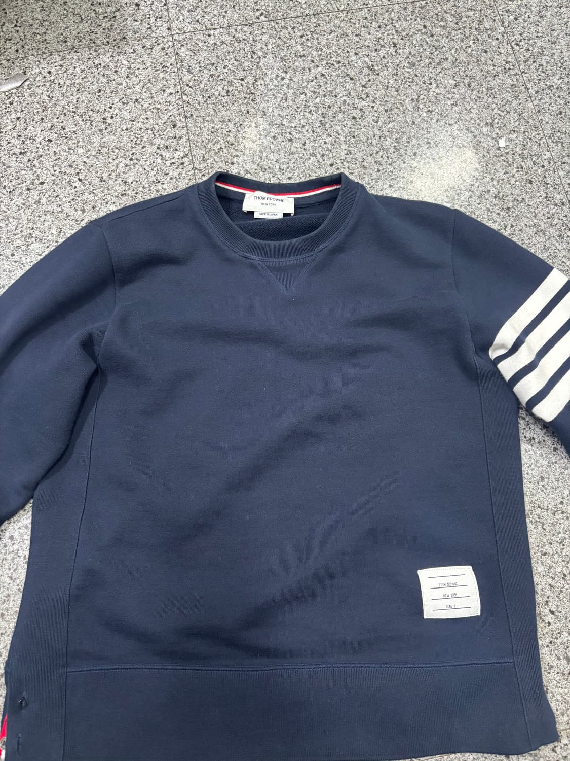 톰브라운맨투맨 상품이미지1