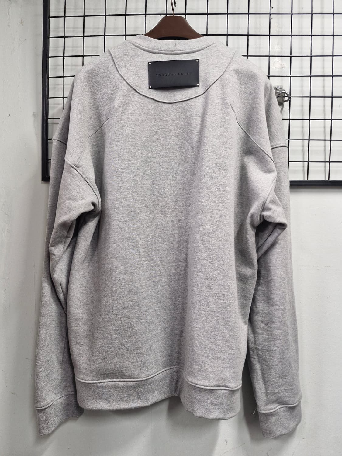 110XXL 트리밍버드 멀티포켓 오버핏 맨투맨 (회색) 상품이미지6