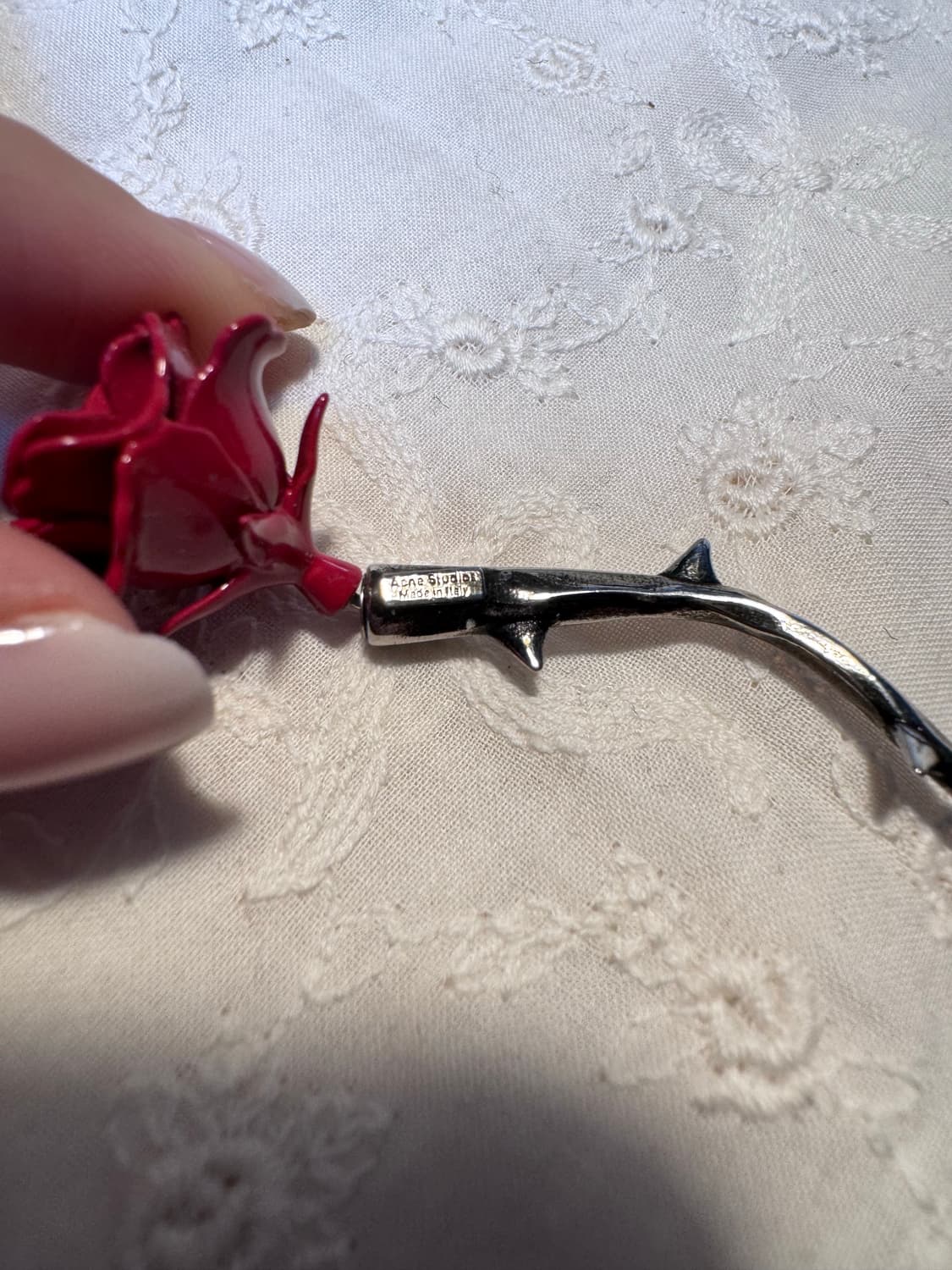 단종/ACNE STUDIOS 로즈 이어링 레드 상품이미지9