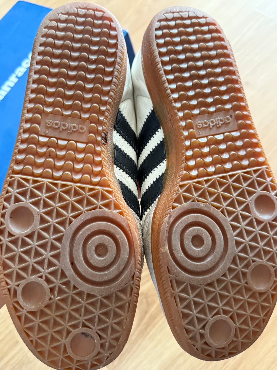 아디다스 퍼렐 휴먼레이스 삼바 250-255mm 상품이미지4