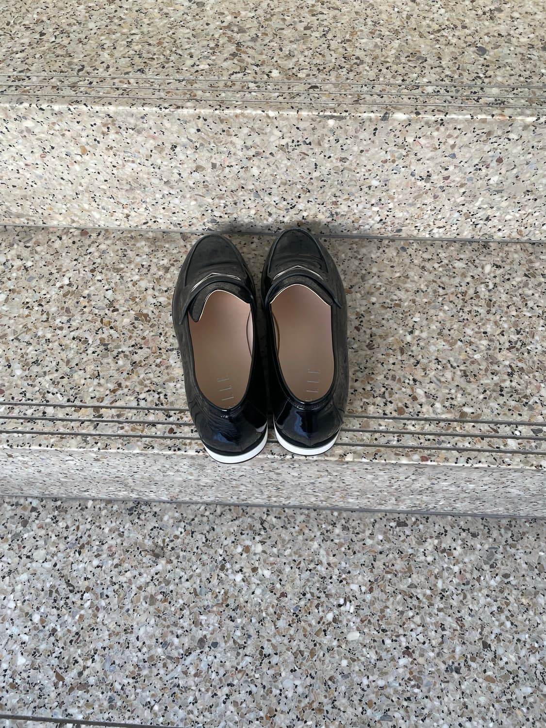 elle black patent loafers 상품이미지2