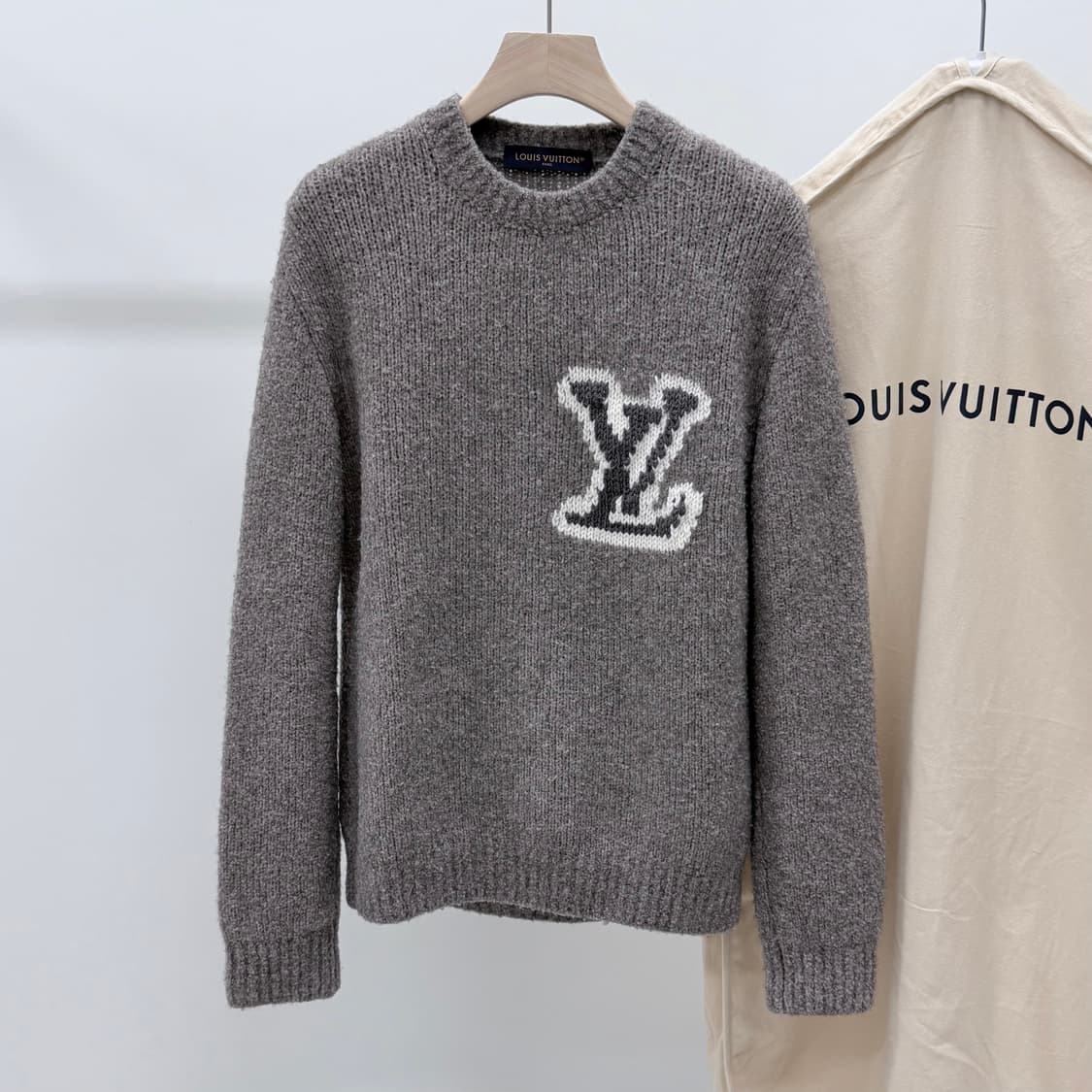 [S+급/S] 루이비통 LV 인타르시아 크루넥 니트 라바 스모크 상품이미지1