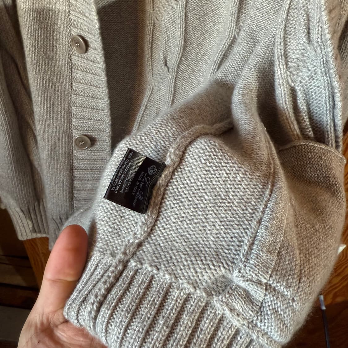 로로피아나 캐시미어 숄카라 가디건 새상품 판매 합니다. 상품이미지7