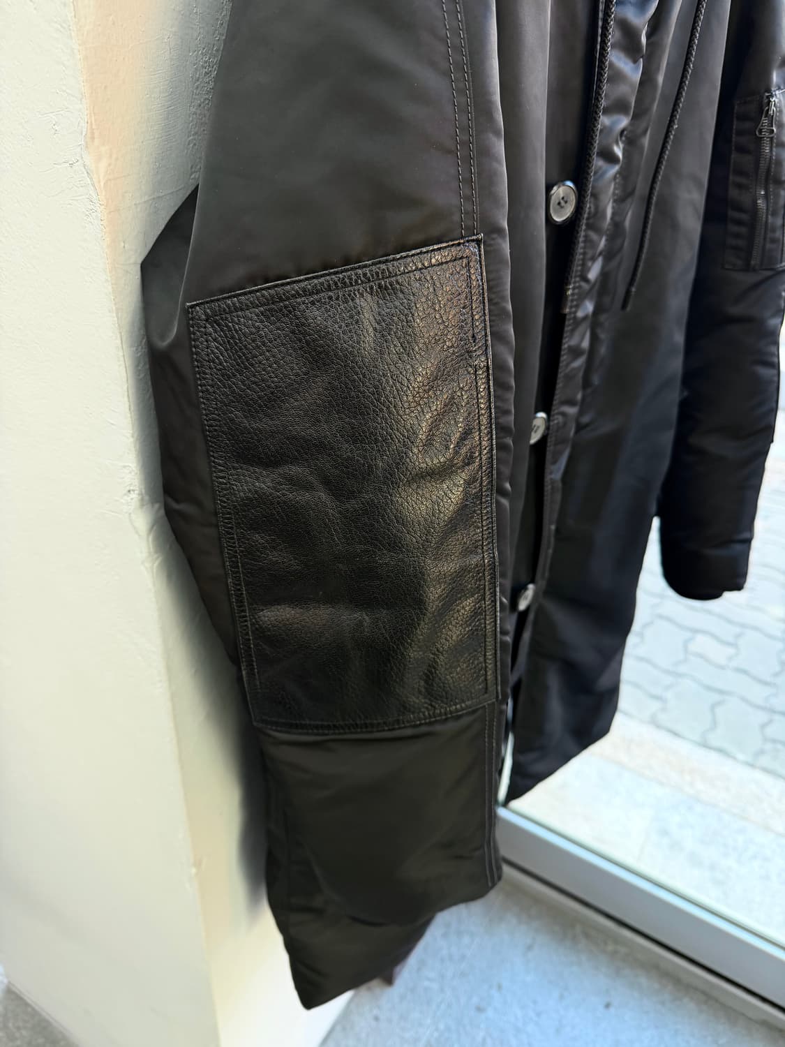 50/ 솔리드옴므 구스다운 고트레더 후디 패딩 상품이미지5