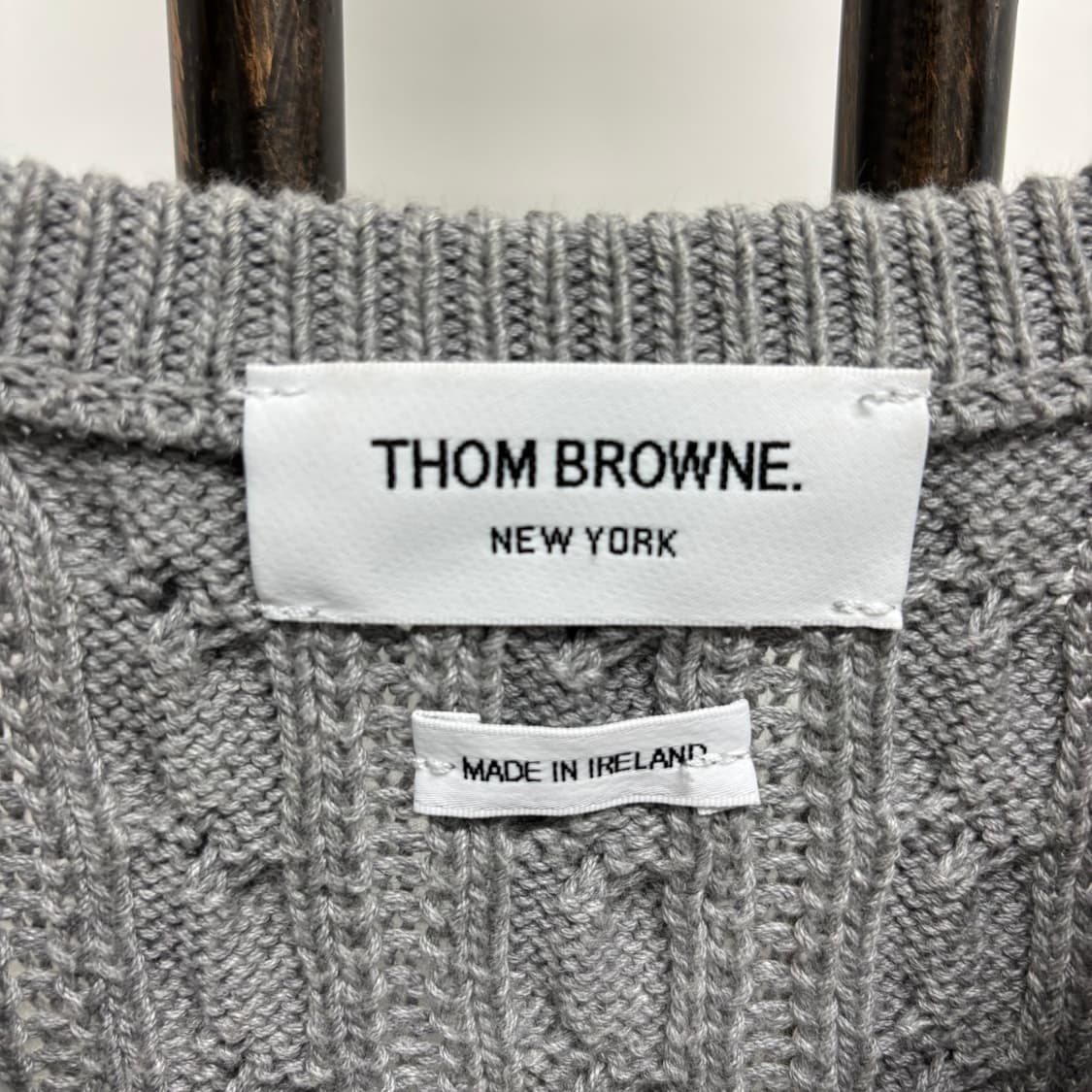 [5]톰브라운 사선완장 케이블 니트 상품이미지3