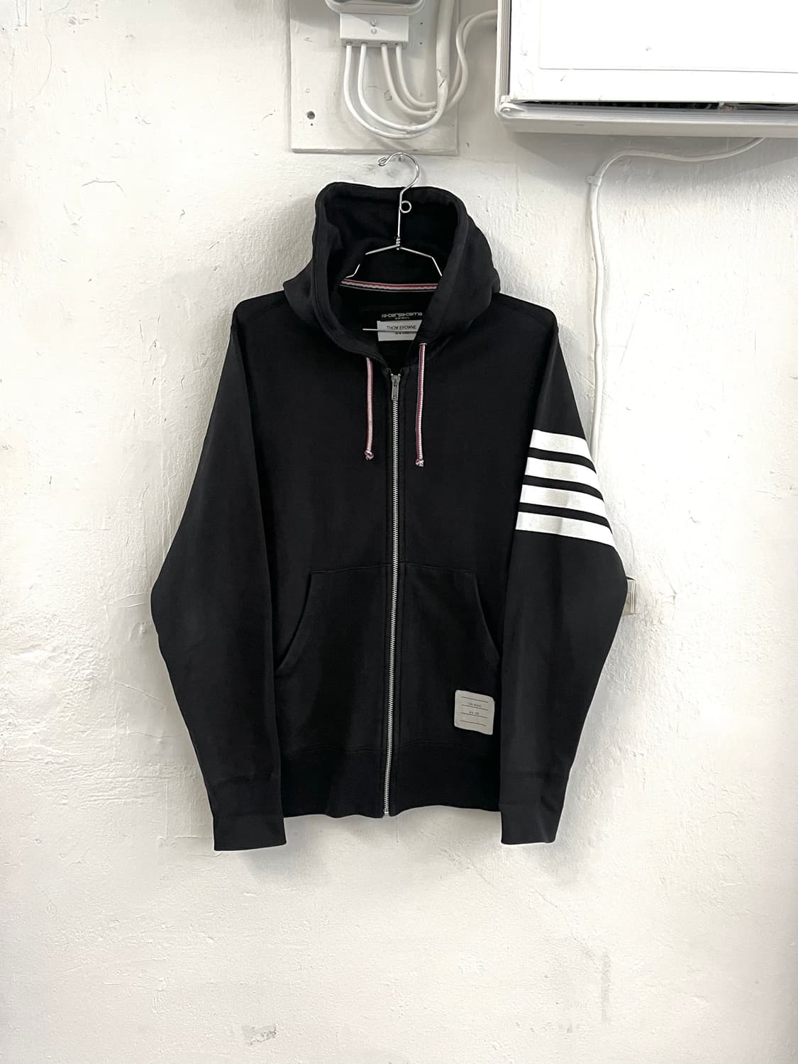 톰브라운 클래식 4선 후드 집업 상품이미지1