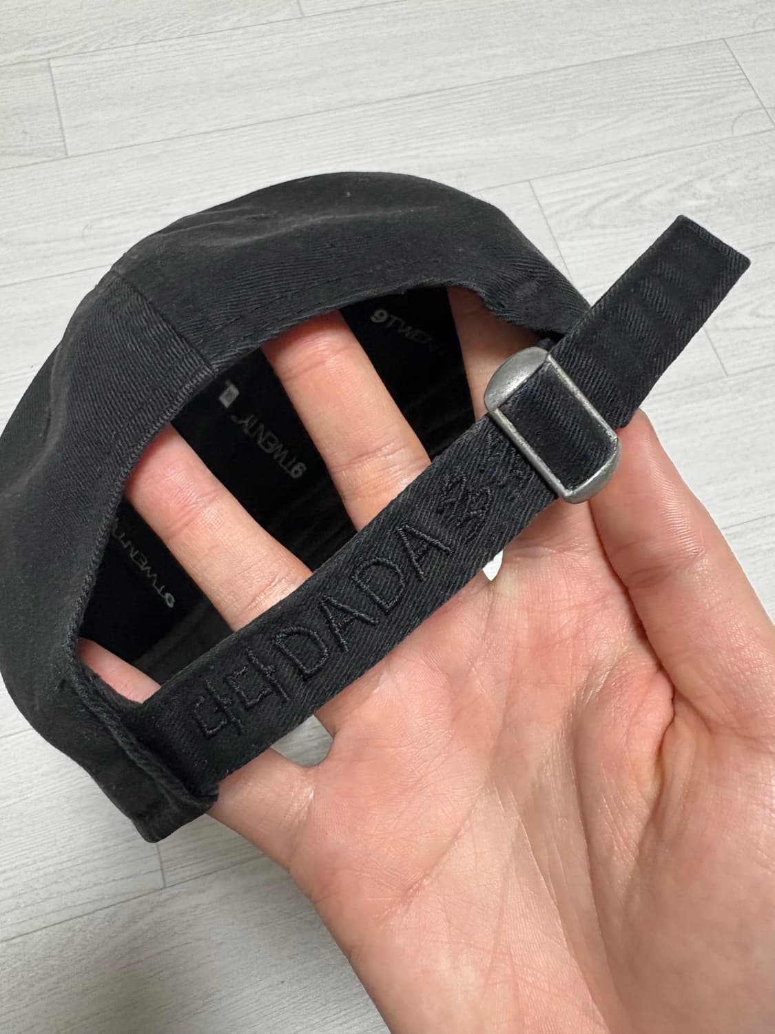 다다이즘 김희천 볼캡 상품이미지3