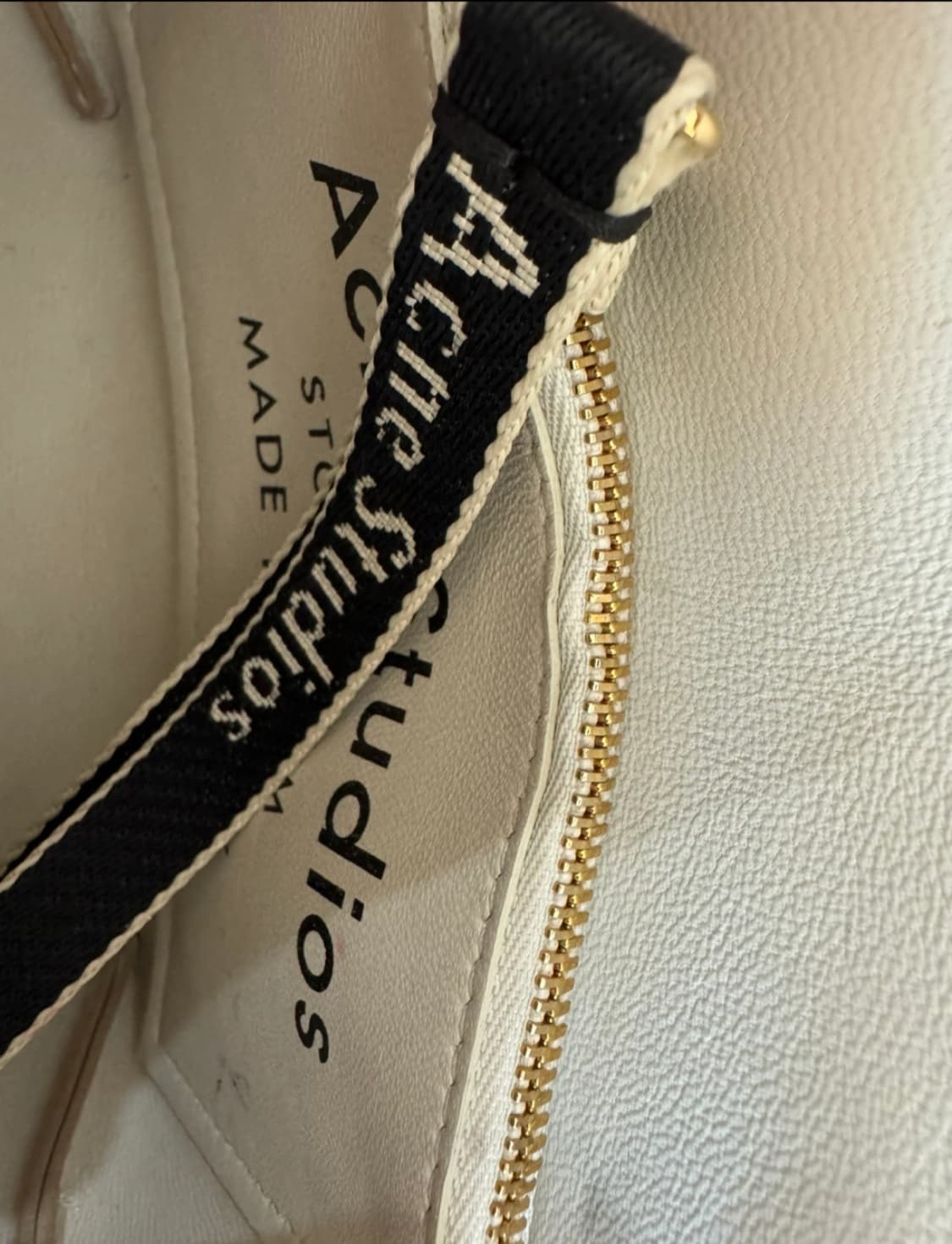 아크네스튜디오 무수비 크로스백 상품이미지3