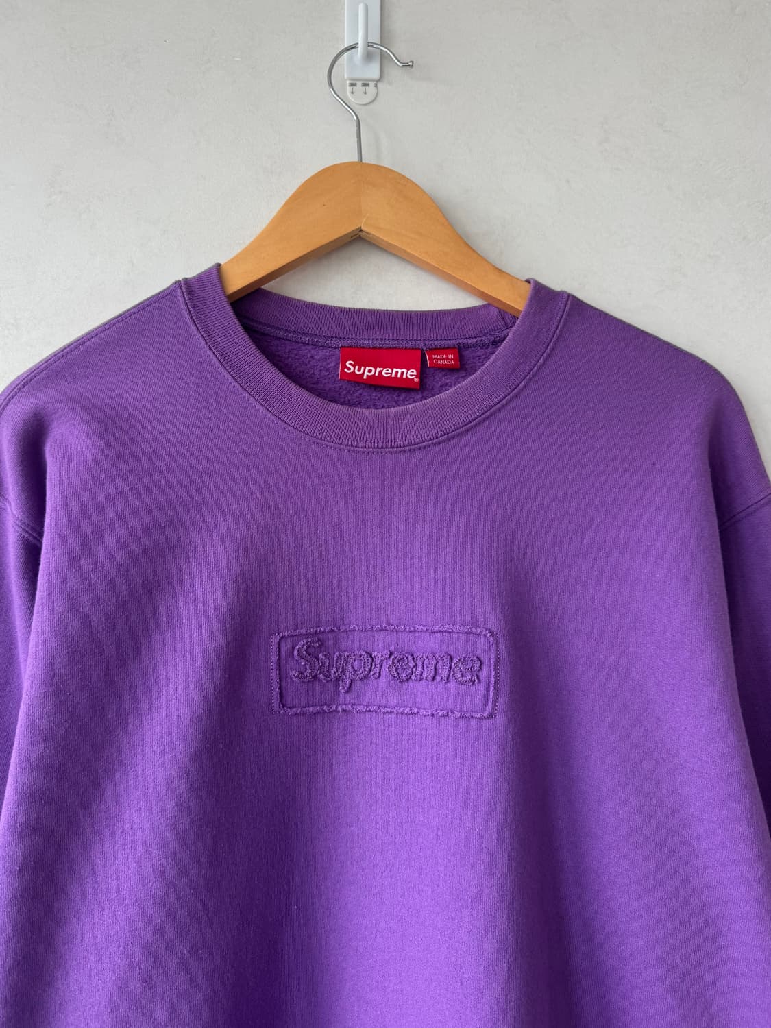 Ss20 슈프림 텃아웃 로고 크루넥 상품이미지2