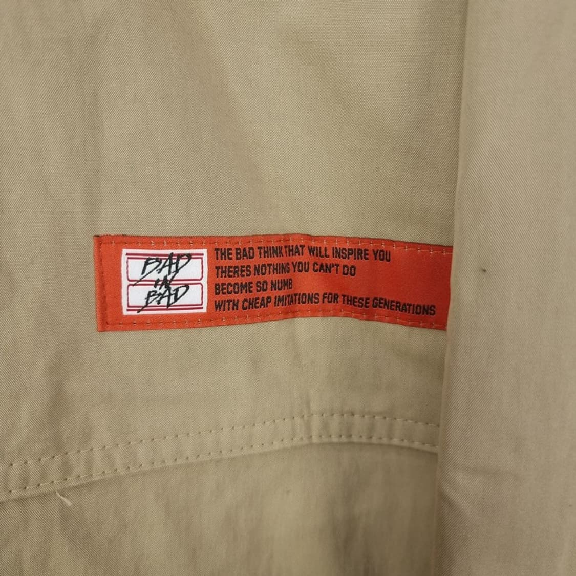 [배드인배드] 로고 자수 오버핏 트렌치 코트 베이지 M18771 상품이미지7