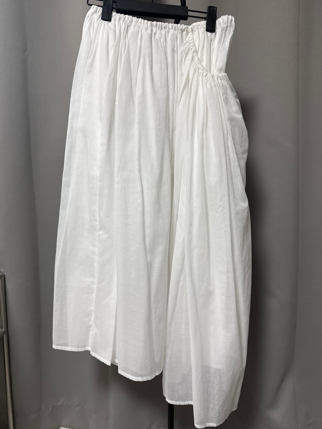 아모멘토 드로우스트링 쉬어 셔링 스커트 상품이미지1