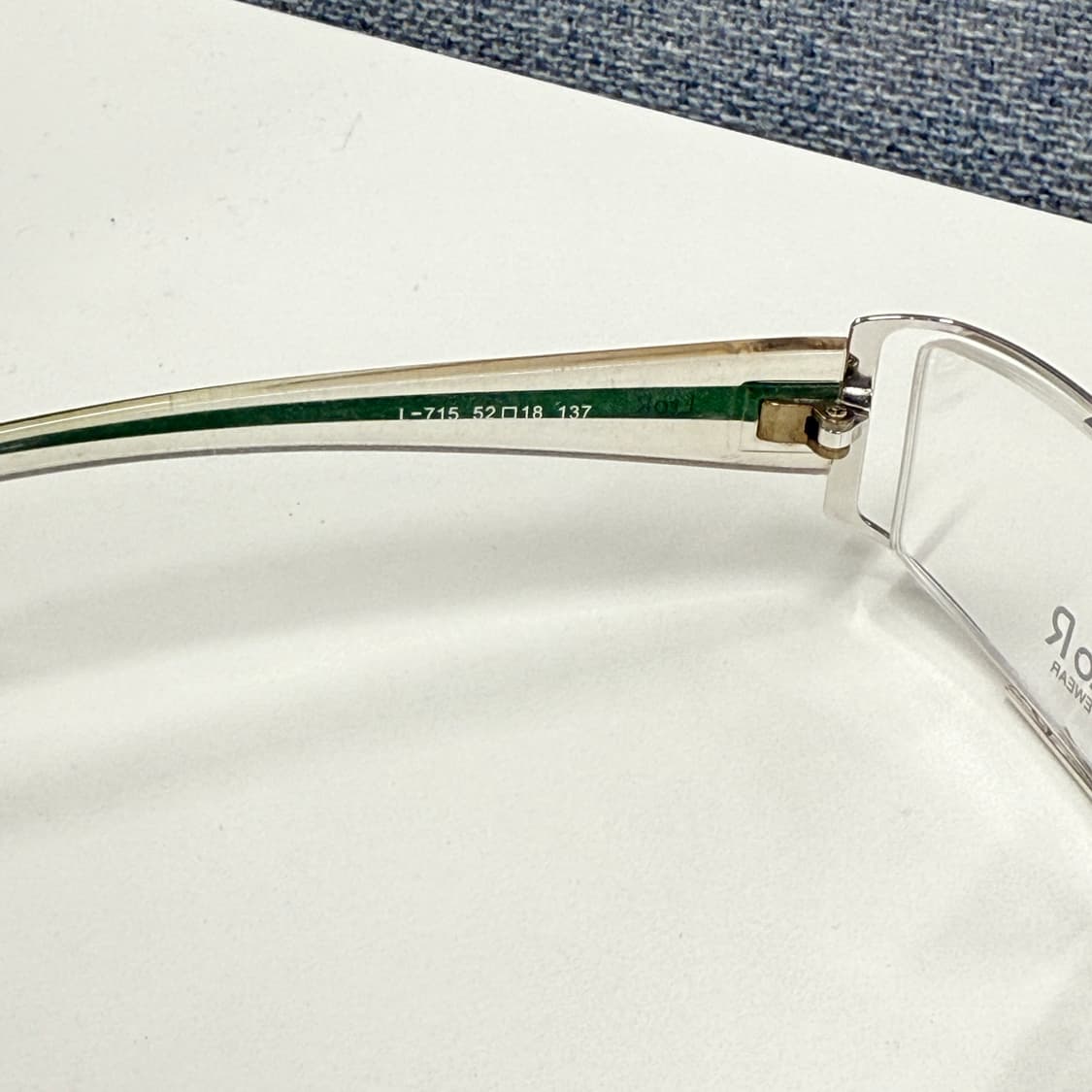 스포티한 무드의 실버 메탈 안경 상품이미지6