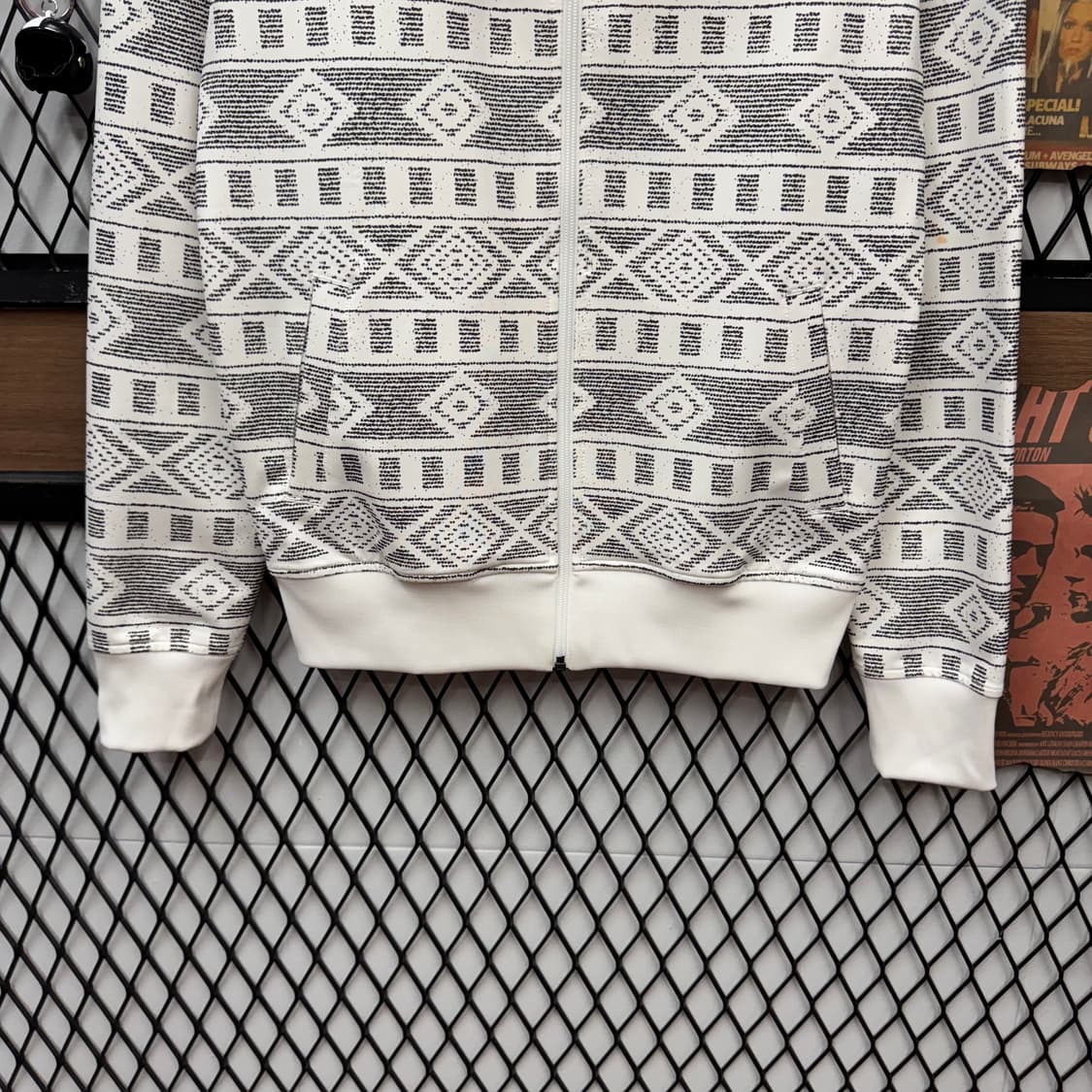 노스페이스 우먼스 트랙 자켓 에스닉 패턴 화이트 그레이 상품이미지4