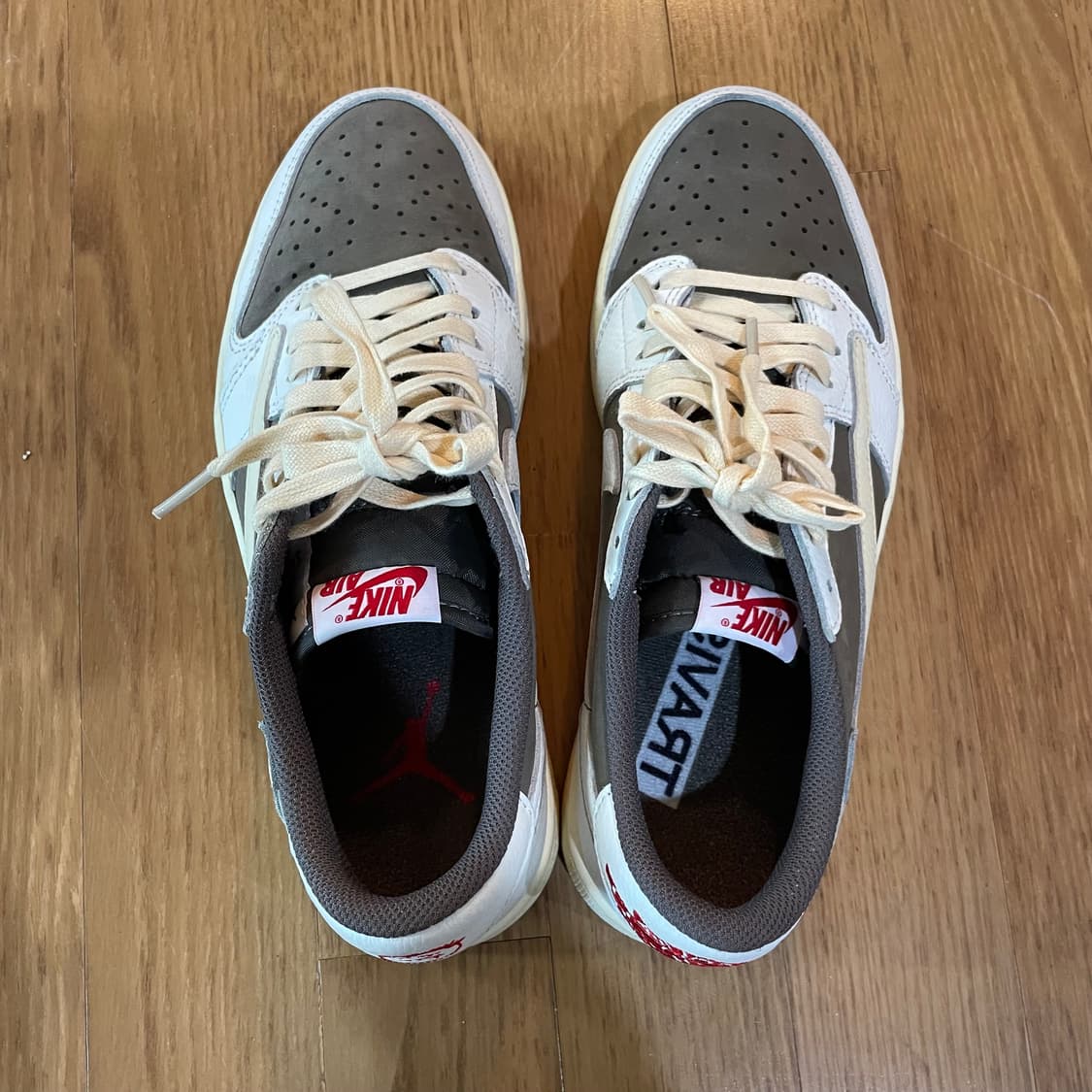 조던1 트래비스 스캇 리버스 모카 265 상품이미지5