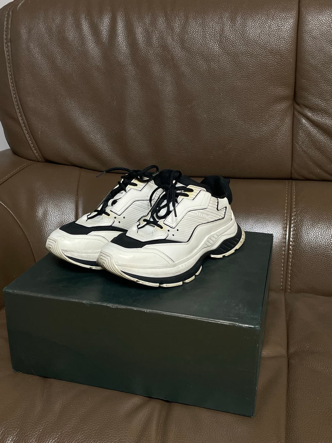 벨루티 크리스반아쉐 그래피티 41사이즈 상품이미지1