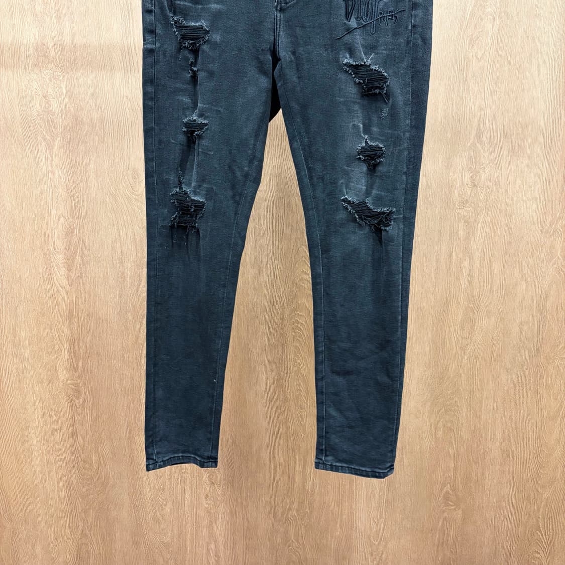 크리스찬 디올 데님 팬츠 디스트로이드 후면 로고 패치 메탈 디테일 블랙 상품이미지5