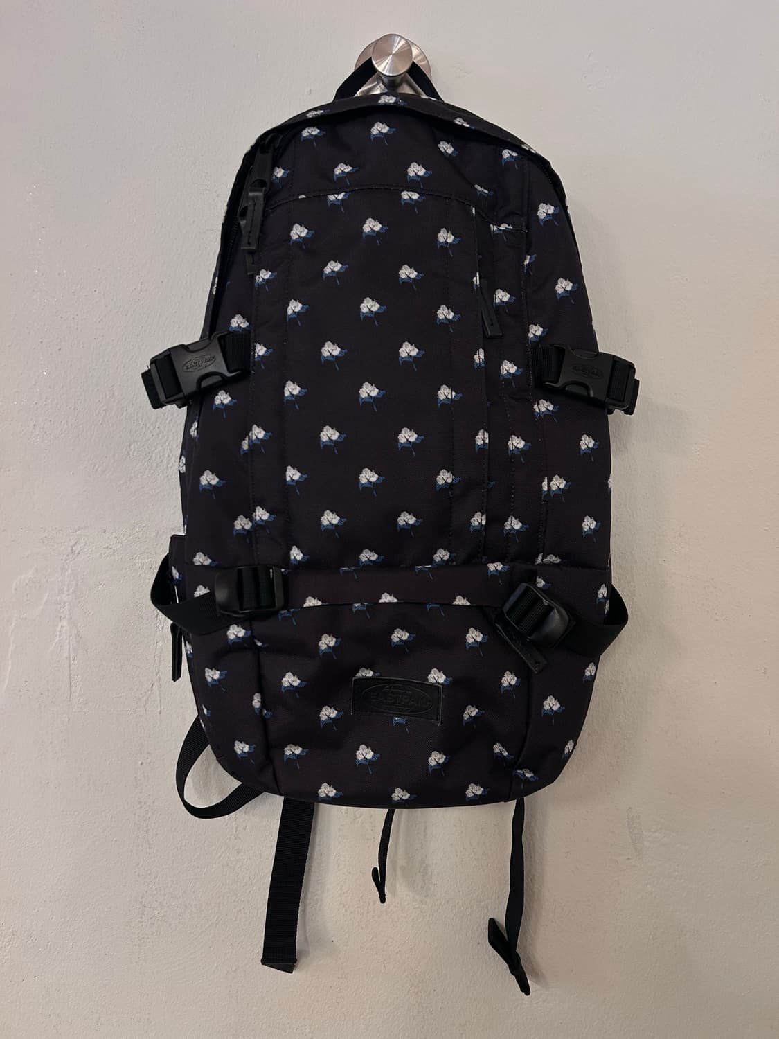 이스트팩 플로럴 백팩 상품이미지1