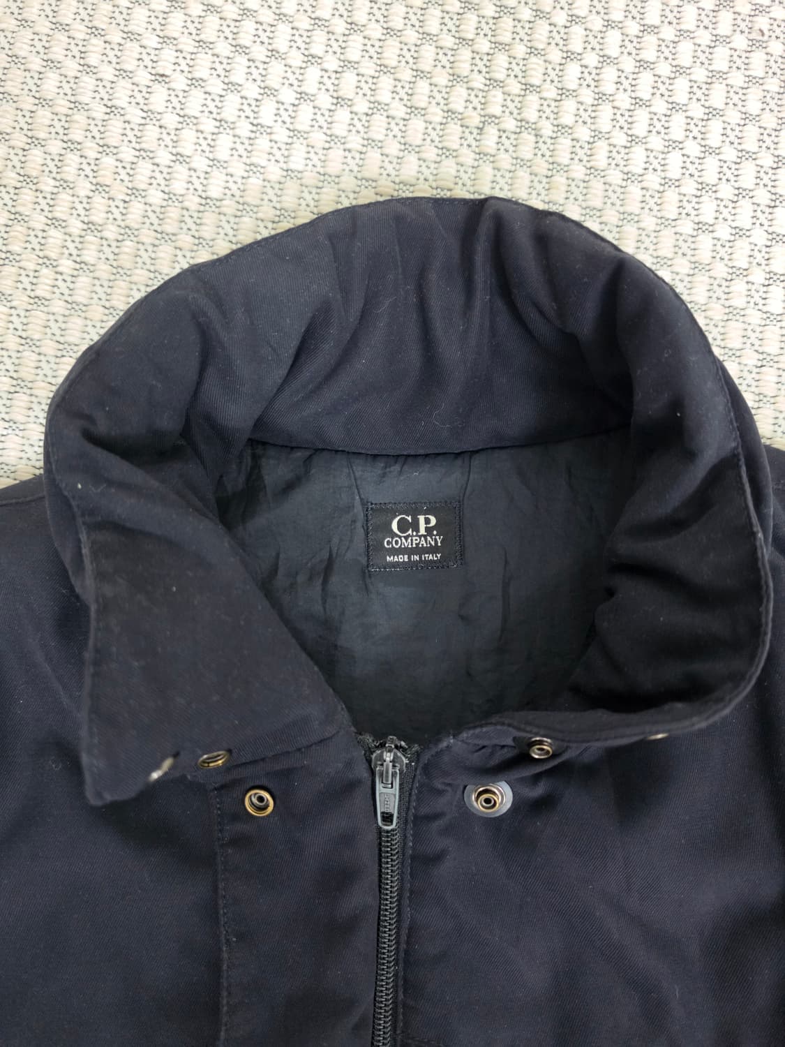 97AW 씨피컴퍼니 검정색 패딩 자켓 상품이미지5