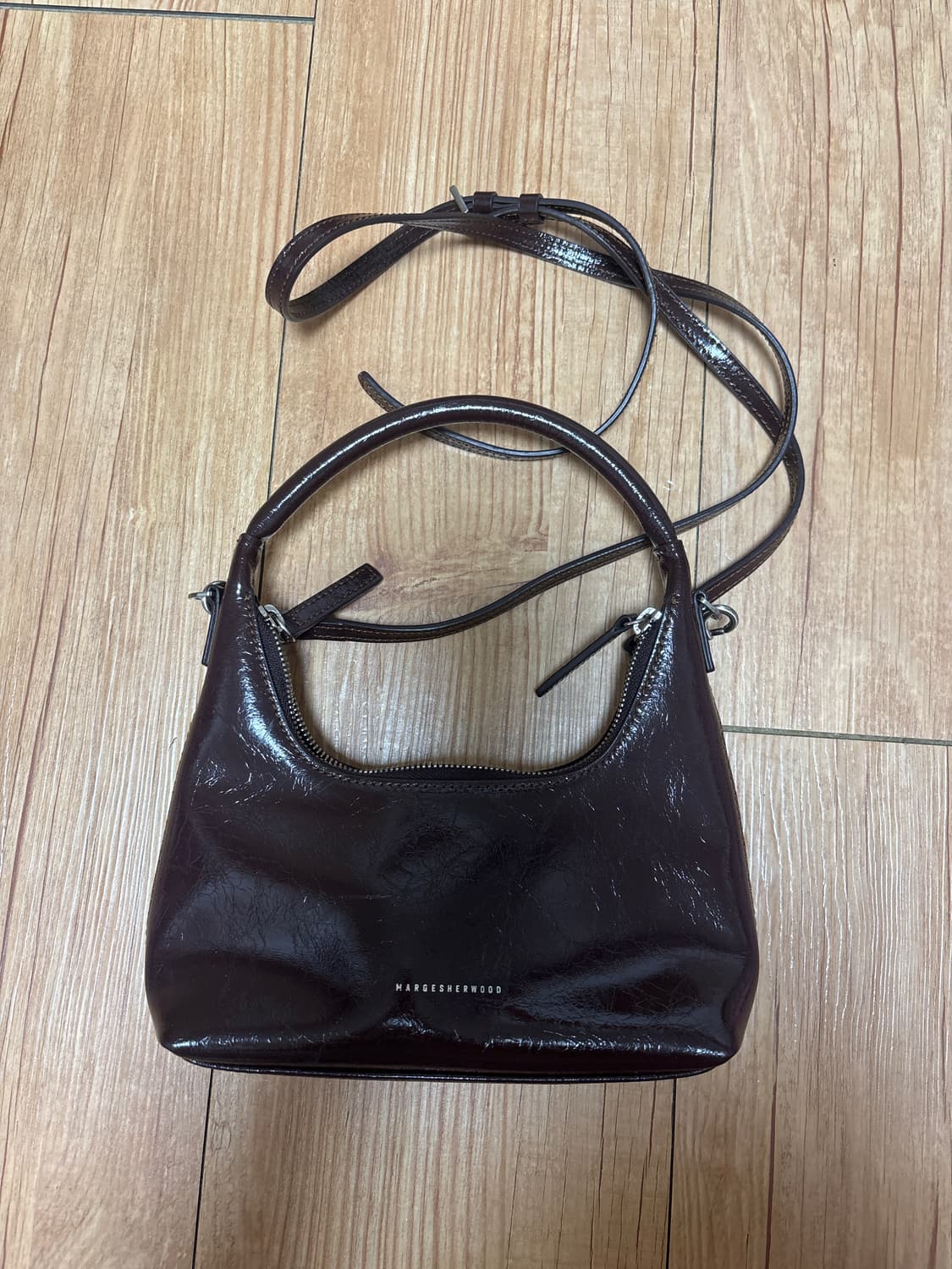 마지셔우드 HOBO MINI STRAP dark brown crinkle 상품이미지1