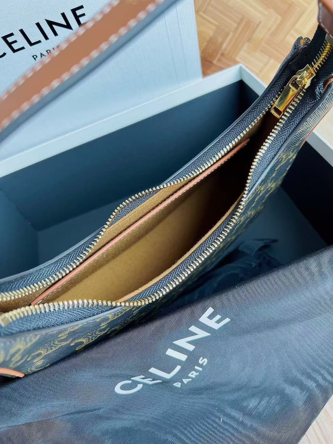 셀린느 트리옹프 캔버스 & 카프스킨 아바백 탄 193952BZJ 상품이미지3