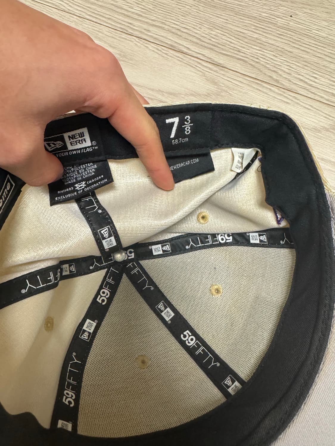 슈프림 뉴에라 골드컬러 7 3/8사이즈  상품이미지3