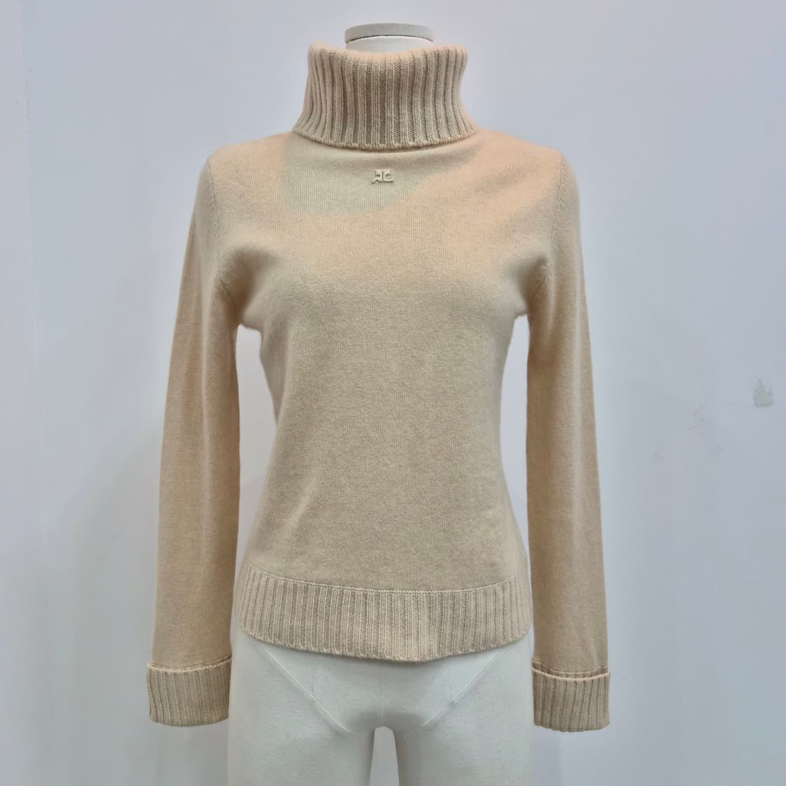 꾸레쥬 캐시미어 울 터틀넥 니트 상품이미지1