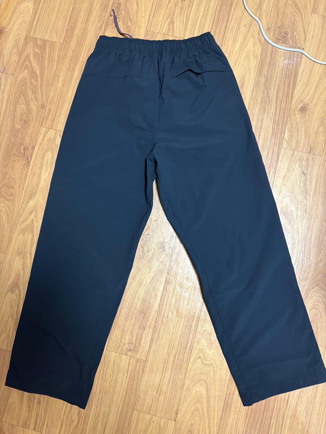 유니클로 JW앤더슨 트랙팬츠 블랙 S사이즈 팝니다 상품이미지3