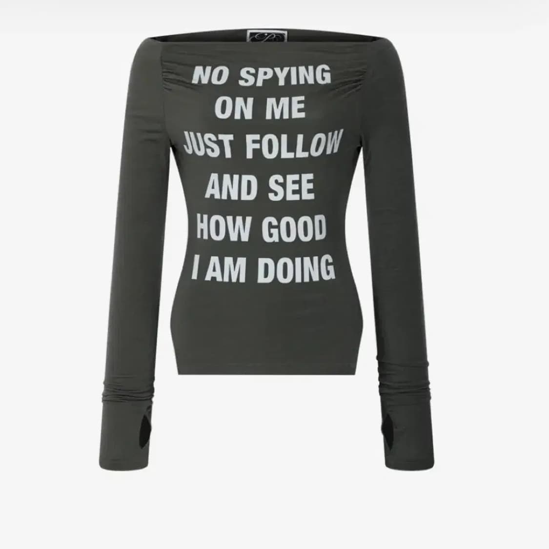 플리즈노팔로우 케이시 레터링 롱 오프숄더 탑(차콜) 색상 상품이미지1