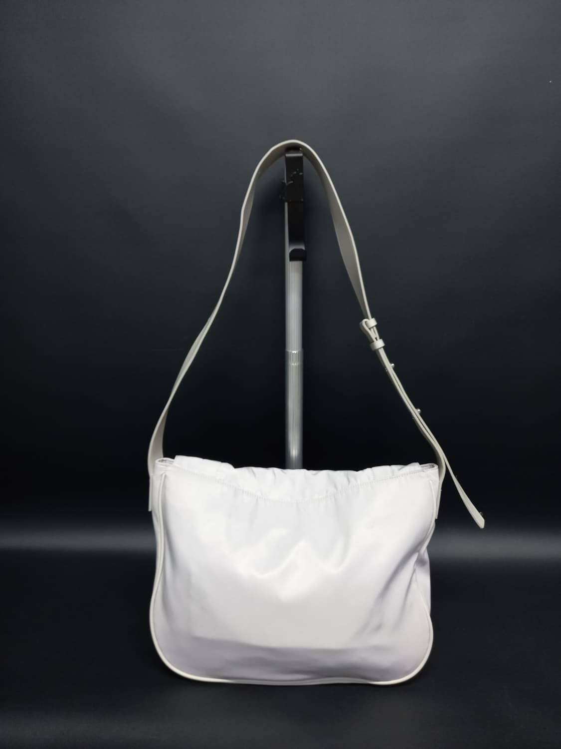 마뗑킴 그레이 숄더 앤 크로스 상품이미지2