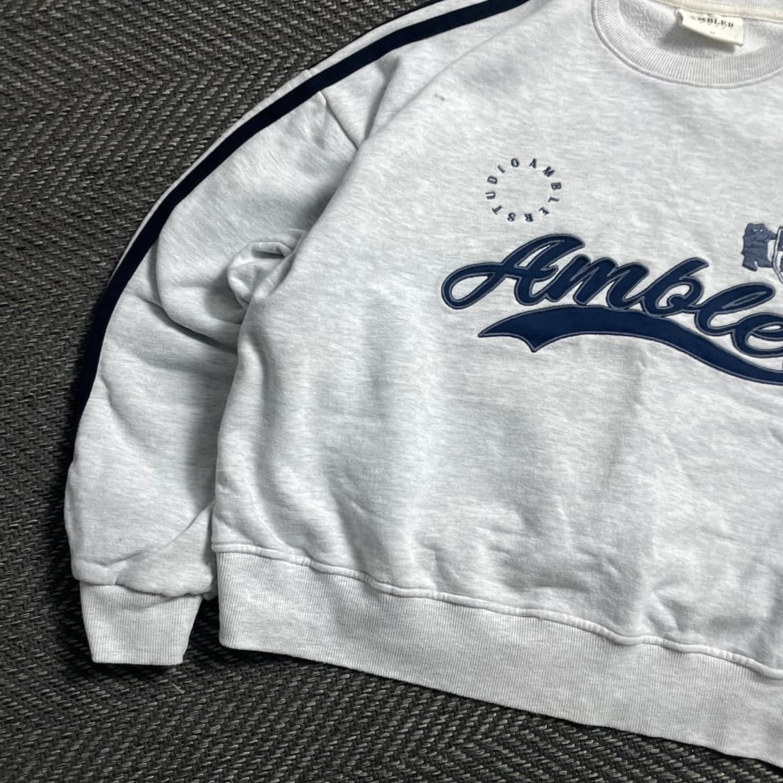 엠블러 빅로고 크롭 스웻 맨투맨 그레이o 4740 상품이미지3