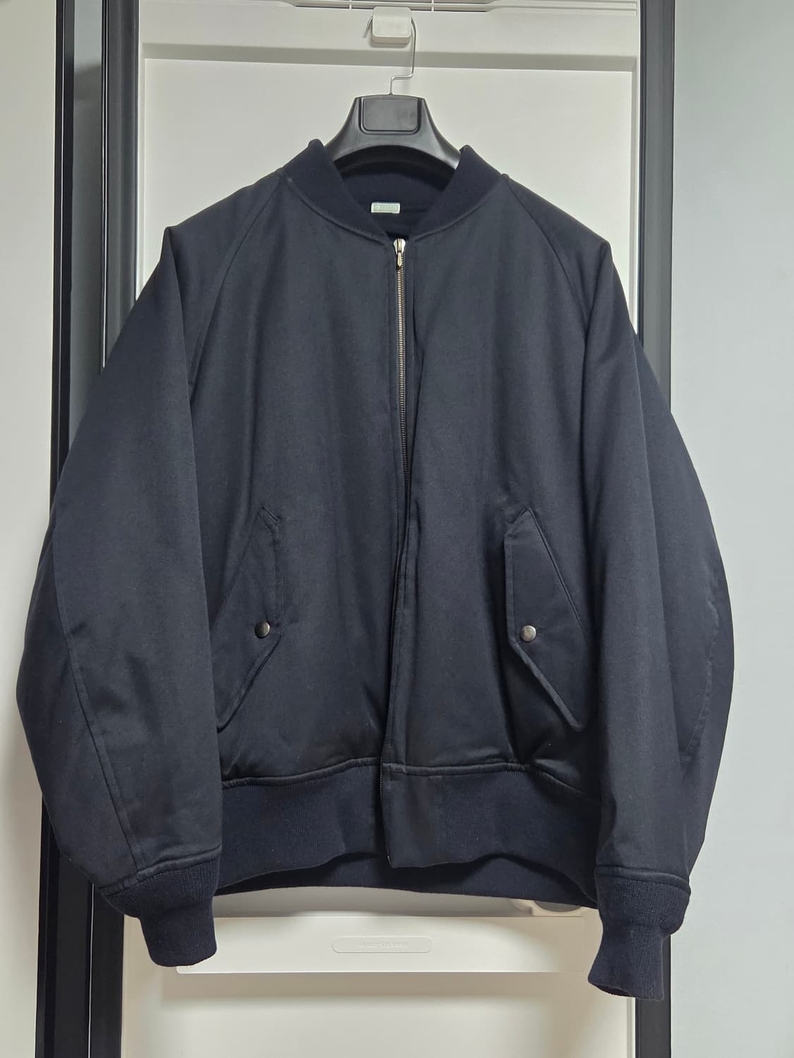 아프레쎄 실크 패딩 자켓 24aw 다크네이비 상품이미지1