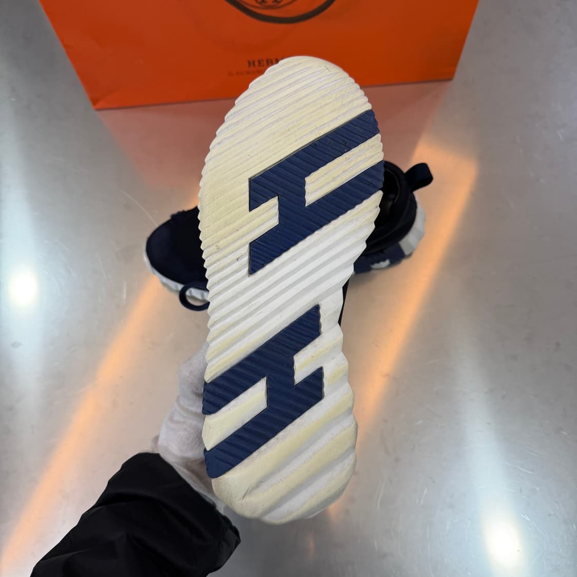 [리오브] 에르메스 바운싱 네이비 메쉬 스웨이드 스니커즈 상품이미지3