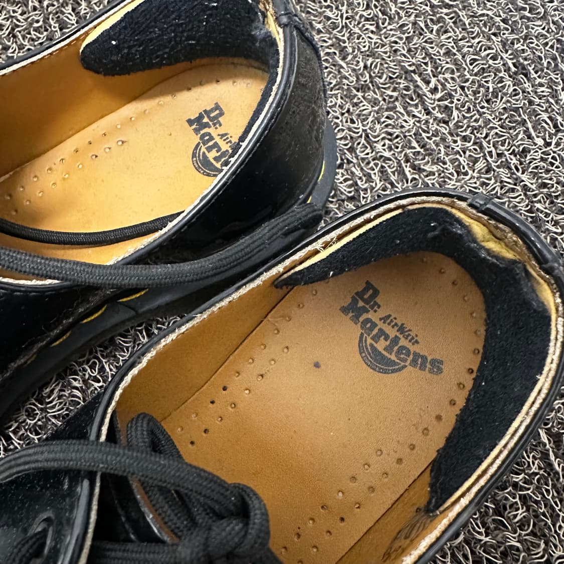 닥터마틴 유광 페이턴트 블랙 250사이즈 상품이미지3
