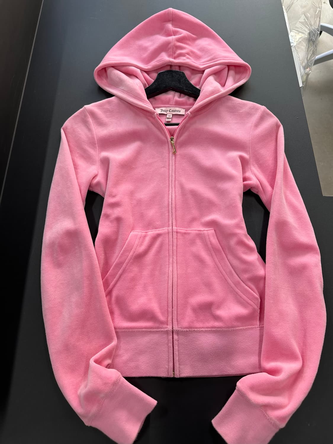 쥬시꾸뛰르 크라운 윙 큐빅 벨루어 후드집업 핑크 상품이미지7