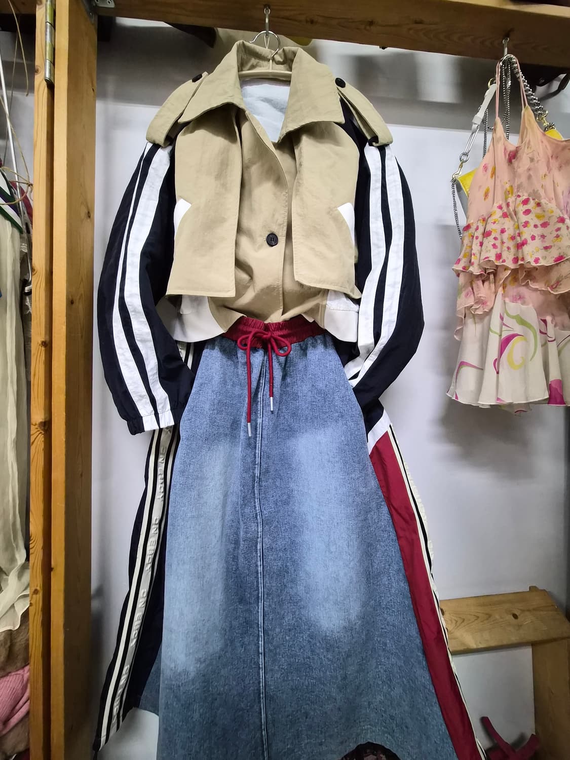 스포티 데님 배색 롱스커트.레터링 트렌치점퍼 상품이미지1