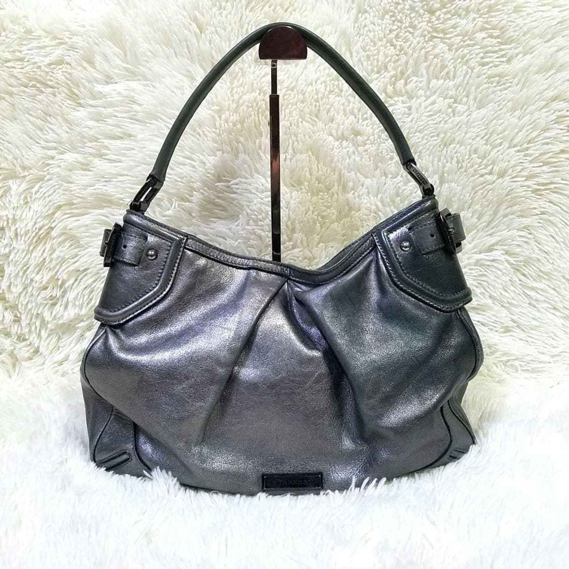 버버리 레더 메탈릭 호보백 숄더백 상품이미지2