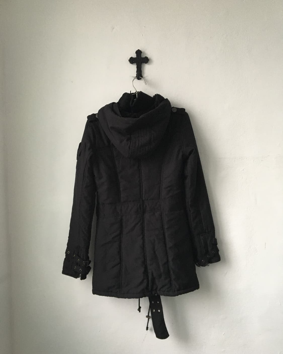 High neck padded belted jacket 상품이미지4