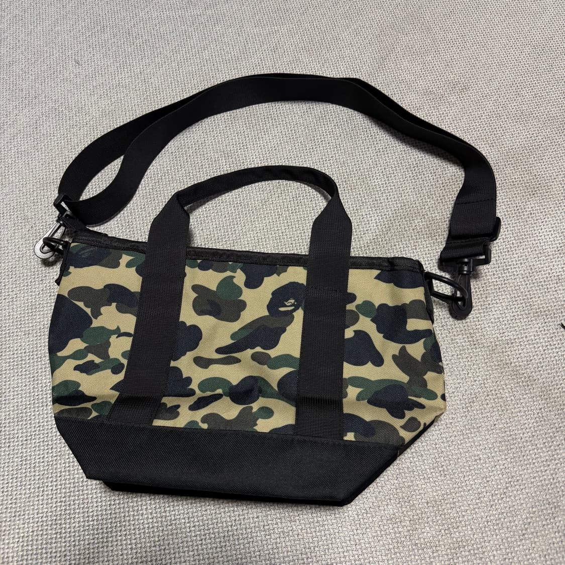 베이프 카모플라쥬 숄더 토트백 상품이미지3