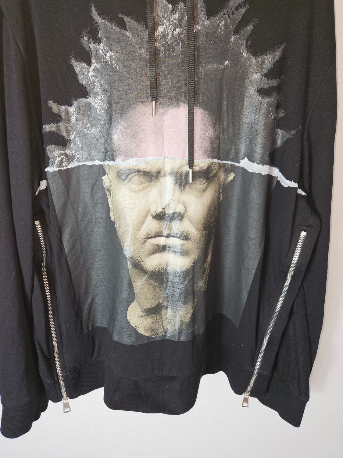 닐바렛 마르쿠르스 석고상 후드티셔츠 L (백화점 정품) 상품이미지2