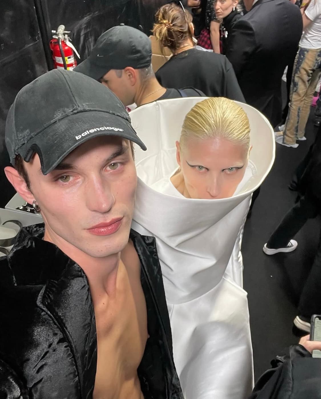 발렌시아가 노치드 볼캡 상품이미지1